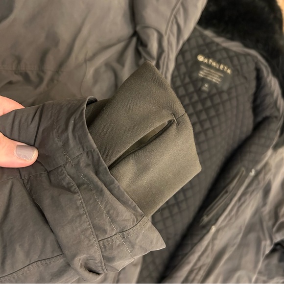 ATHLETA Womenβs District Primaloft Faux Fur Quilted Lined Parka Coat Jacket XL - Picture 7 of 10